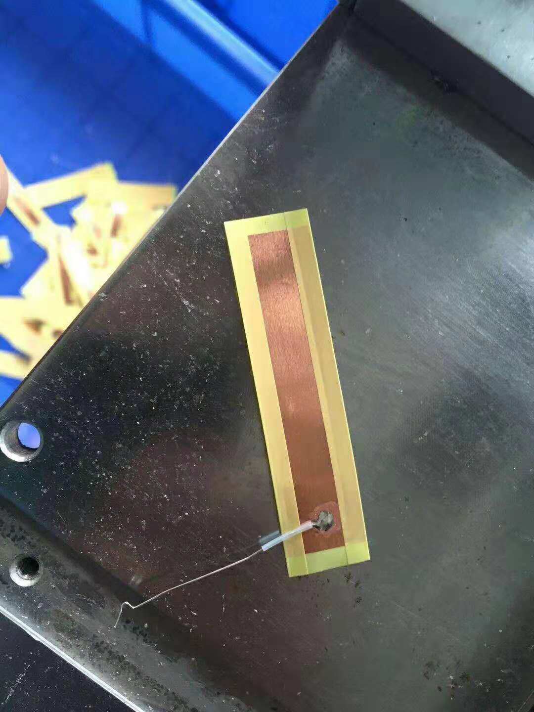 代理銅箔背膠、銅箔焊引線、銅箔穿套管、銅箔貼焊點(diǎn)、銅箔焊線、銅箔裁切等代加工工序