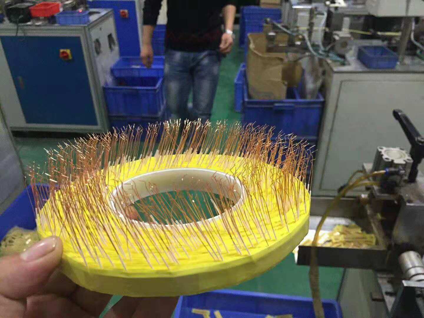 代理銅箔背膠、銅箔焊引線、銅箔穿套管、銅箔貼焊點(diǎn)、銅箔焊線、銅箔裁切等代加工工序